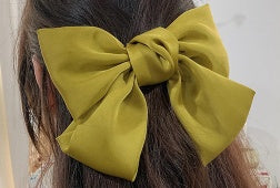 Haarschmuck mit Schleife
